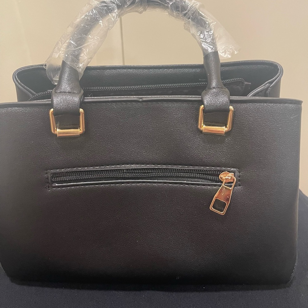 ❤️‍🔥Sold❤️‍🔥NWOT Black and White Handbag - Picture 3 of 4